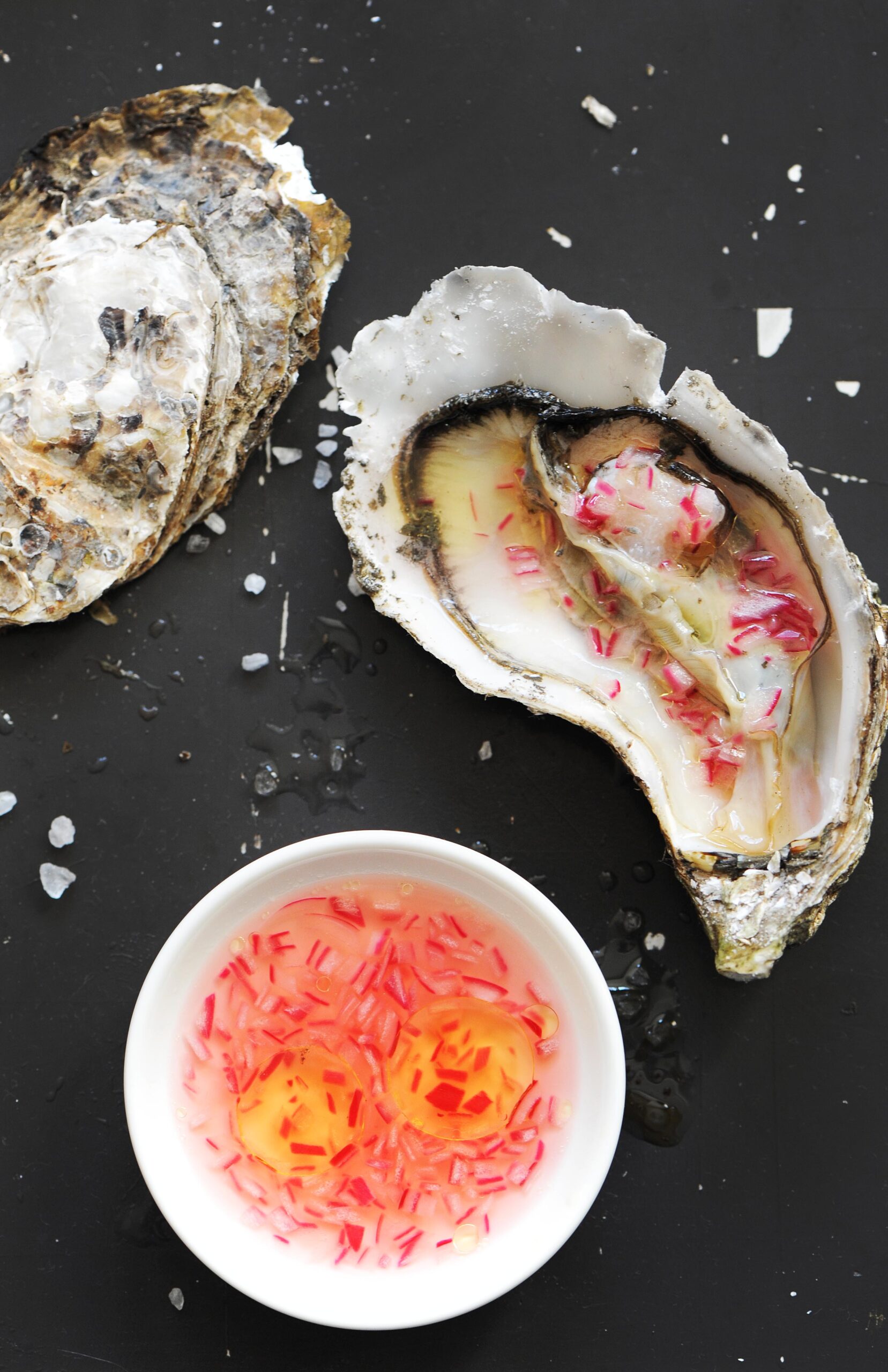 Fresh oyster served with red onion mignonette sauce