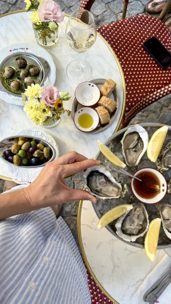 Fresh oysters on crushed ice served with lemon and mignonette sauce